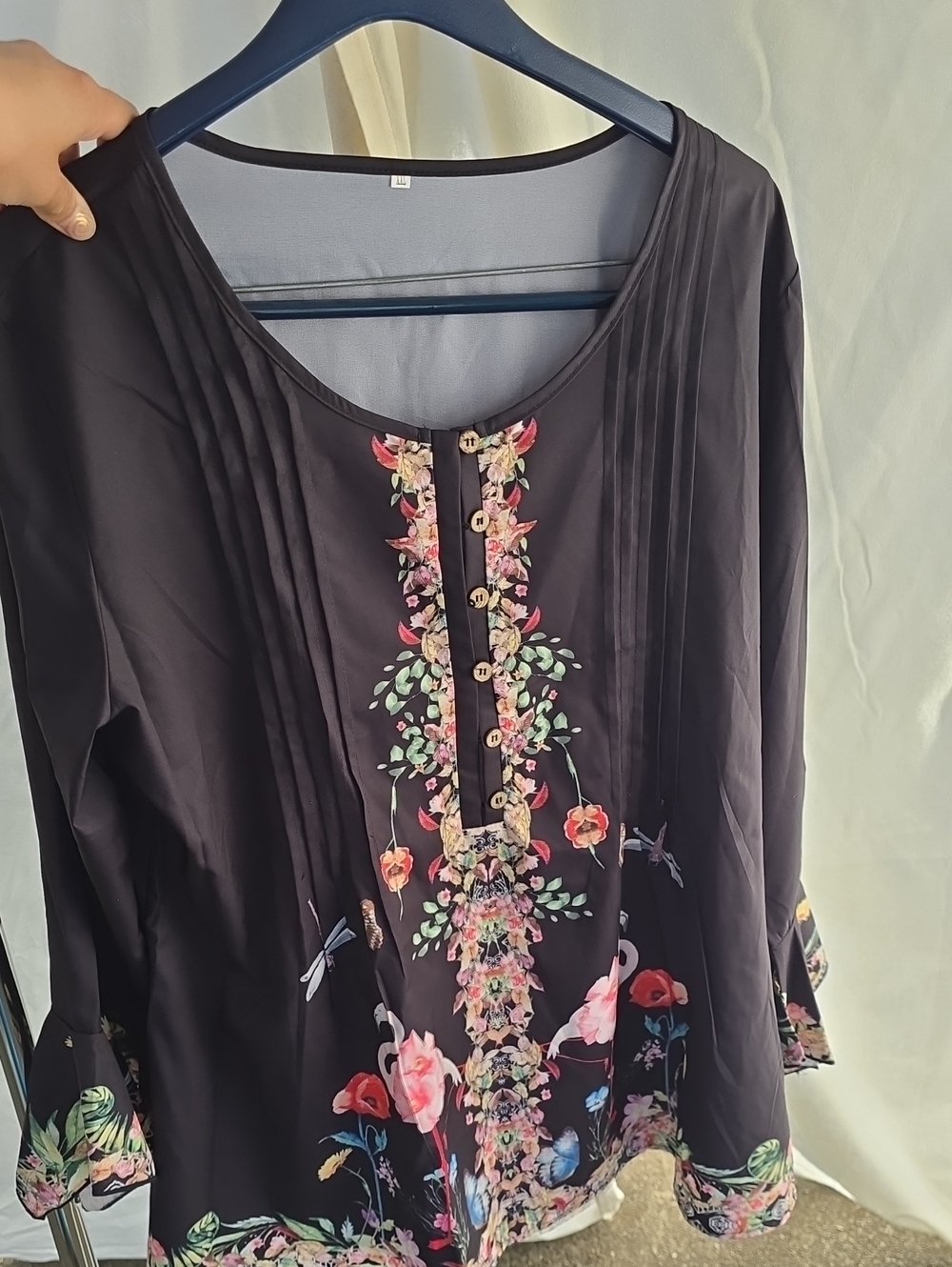Source Unknown Black Floral Embroidered Button Front Blouse